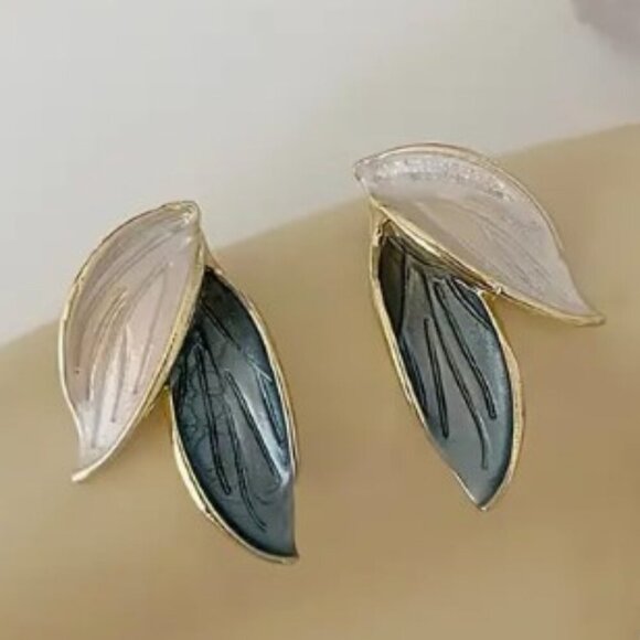 ♥️5 for $25♥️ Tree Leaf Stud Earrings / Blue-White / 925 SS ear needles - Picture 1 of 7